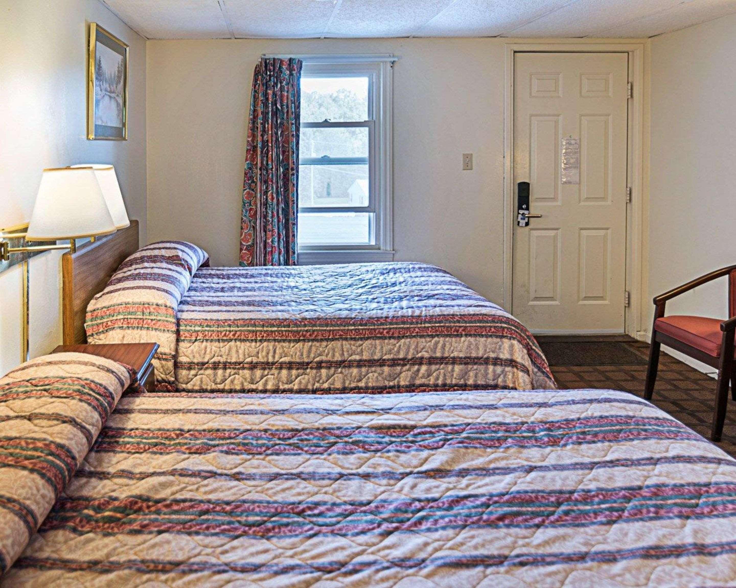Rodeway Inn Westminster Exteriör bild